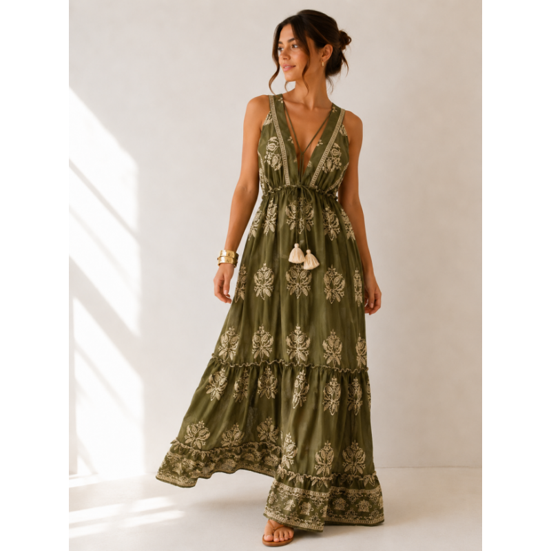 Vestito Lungo Ricamato Verde Militare Alessia Massimo VE2433 con ricami beige, scollo a V e dettagli con nappine