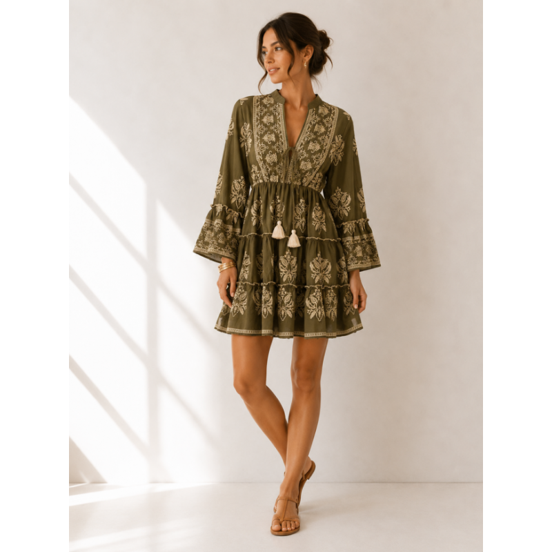 Abito Corto Ricamato Verde Militare Alessia Massimo VE2432 con ricami beige, maniche a balza e dettagli con nappine